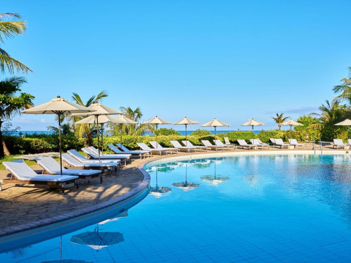 Hotel Nikko Alivila Yomitan Exterior foto Pool at the Four Seasons Resort